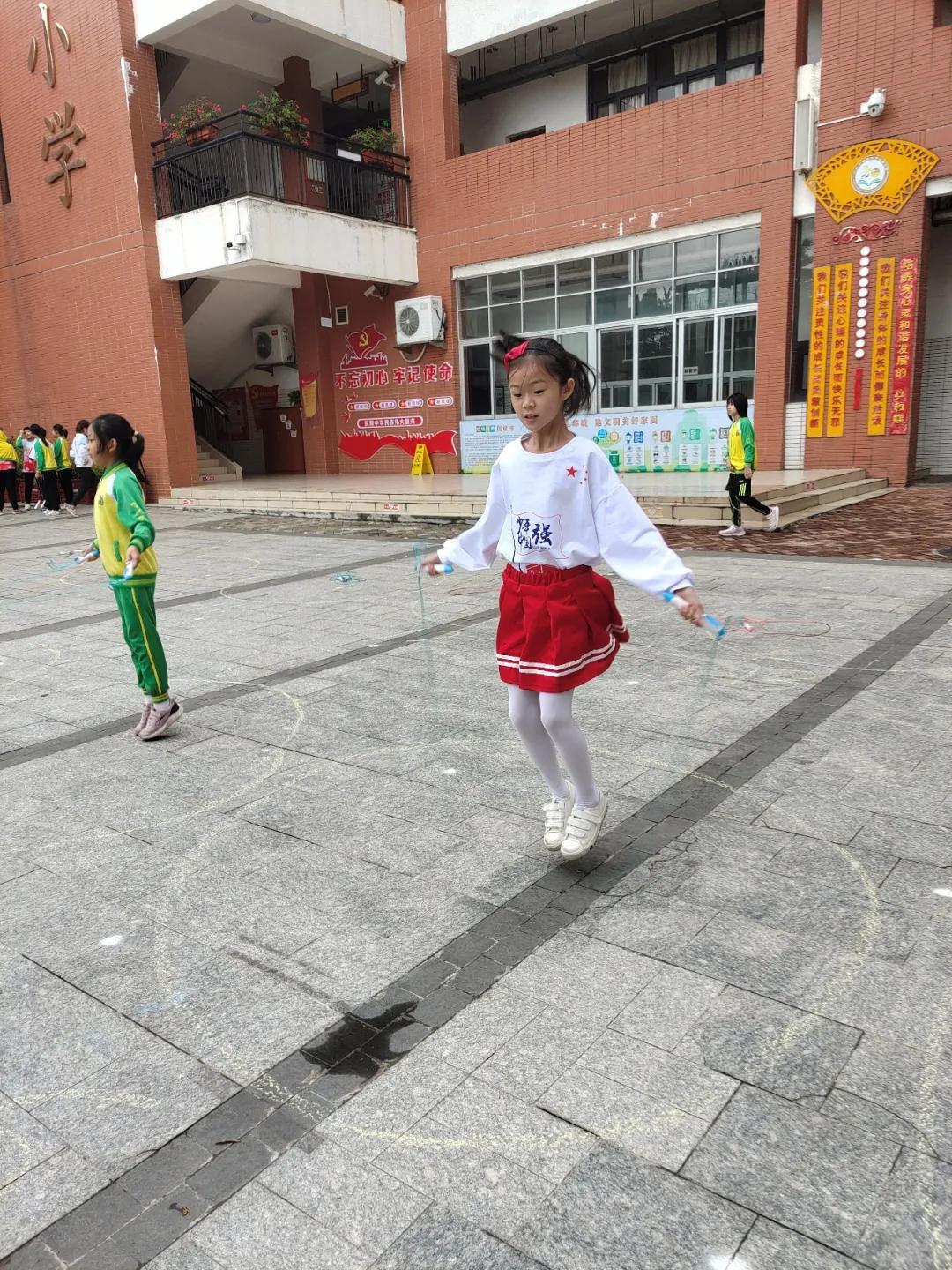 龙腾虎跃展英姿,龙腾虎跃展宏图