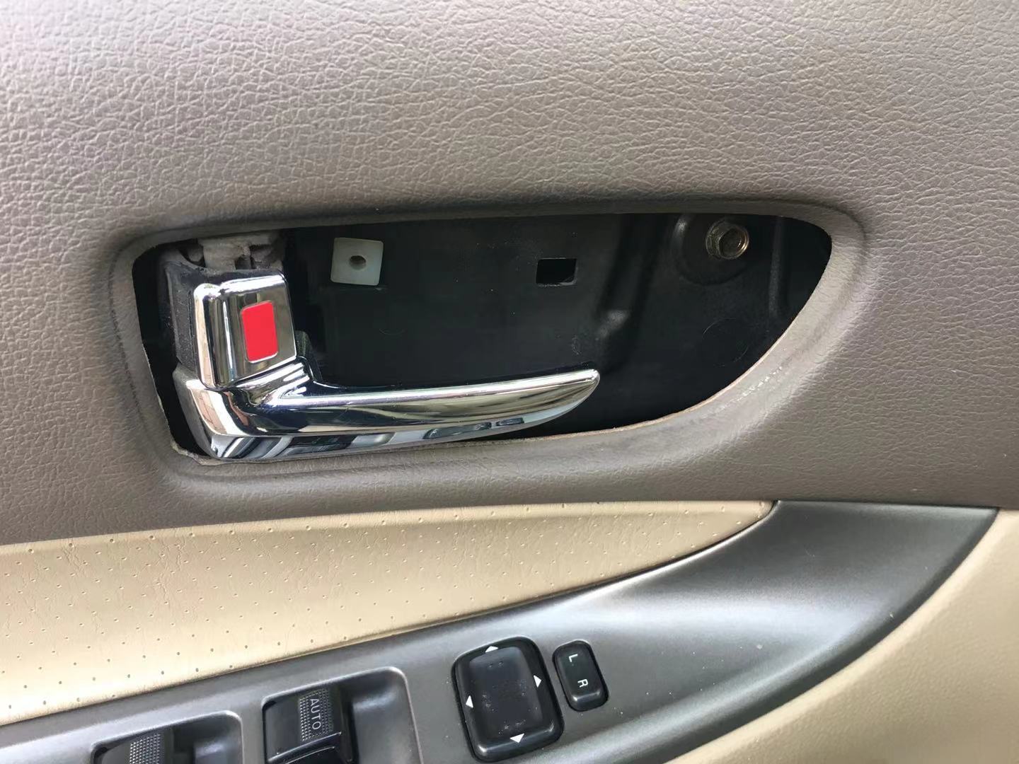 马六主驾驶升降器开关怎么拆,马六右后门玻璃升降器更换