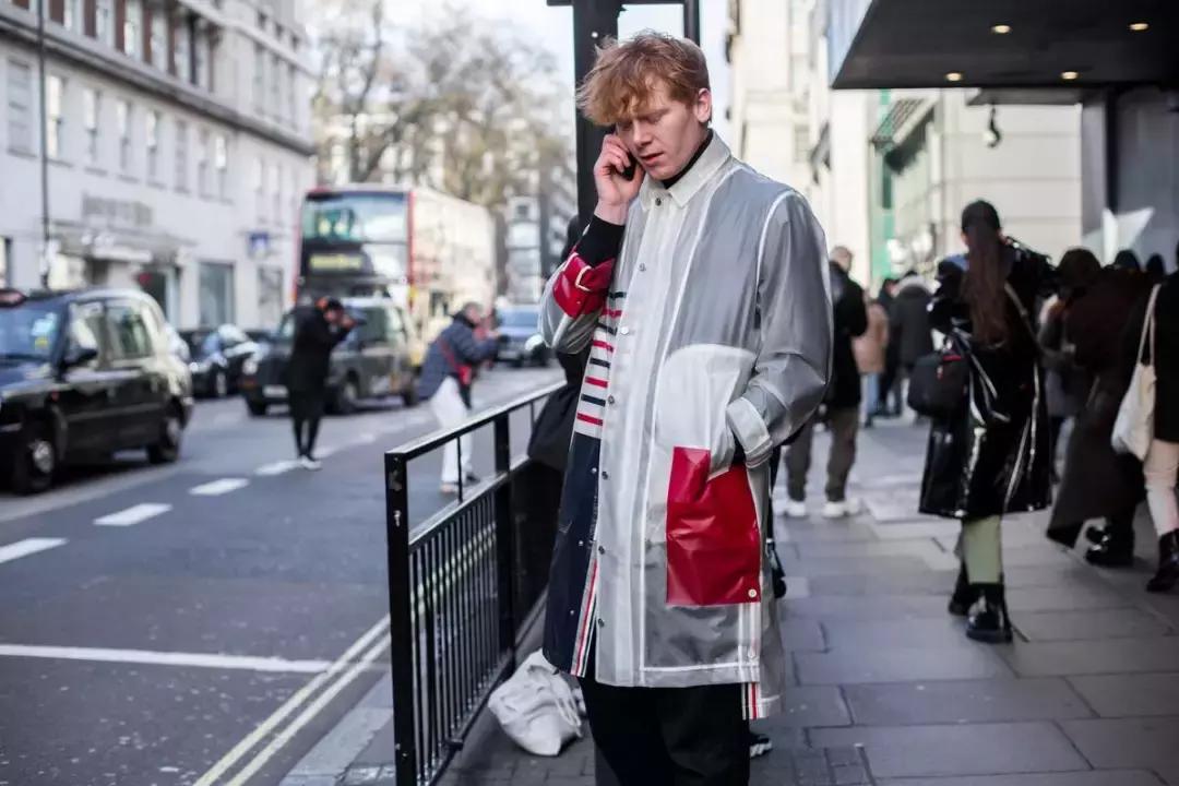 问江南“晴为何物”，你见过这些时尚品牌的雨衣、雨靴吗？