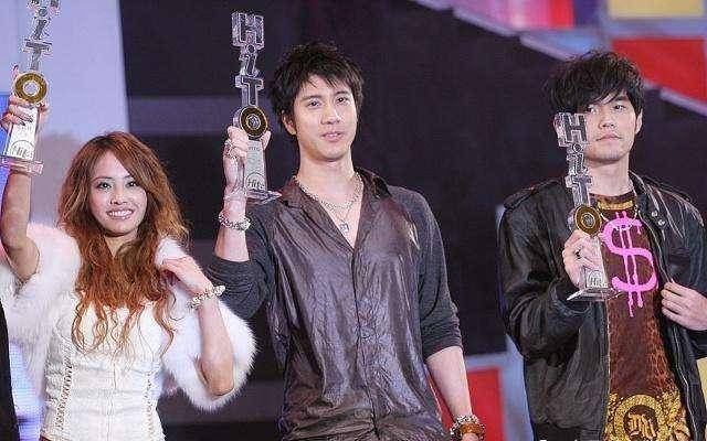 光是“努力”这1项，大多数的唱跳歌手，都输给了蔡依林