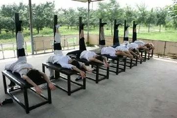 “拍死”6岁男孩！红极一时的“神医”被判刑！