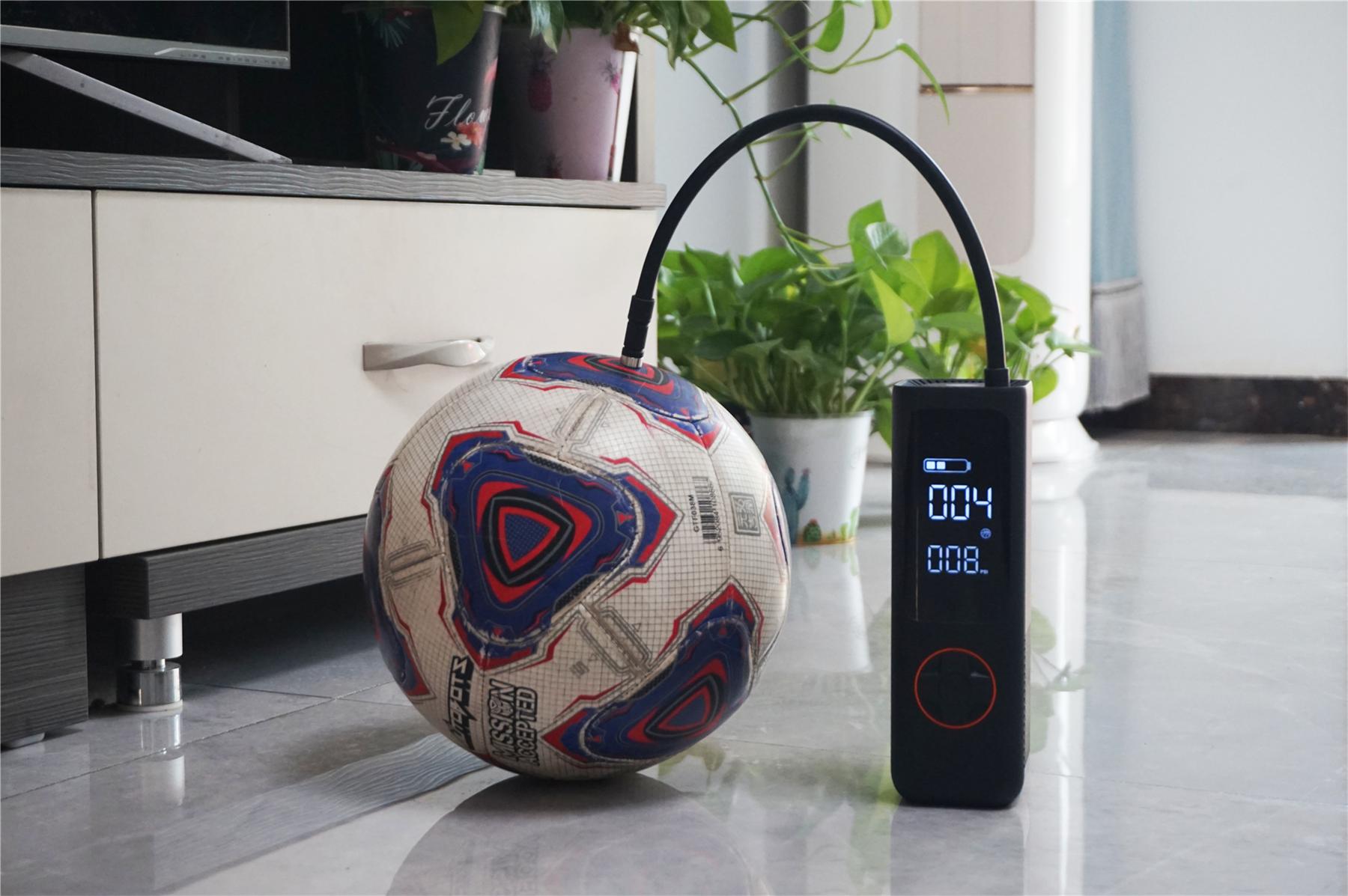 骑车出行就不怕路上爆胎了,开车遇到胎压不足