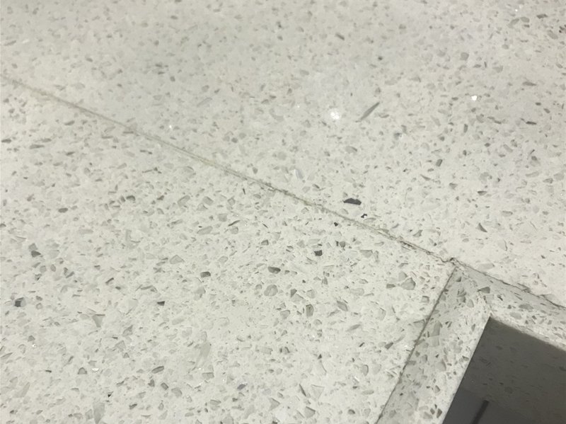 厨房台面石英石和不锈钢哪个好用,橱柜台面用石英石好还是不锈钢好