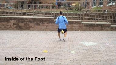 拿球怎么转身,踢球转身慢怎么训练