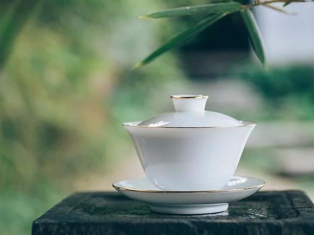 如何辨别茶具瓷器的品质,鎏银茶具和陶瓷茶具哪个好