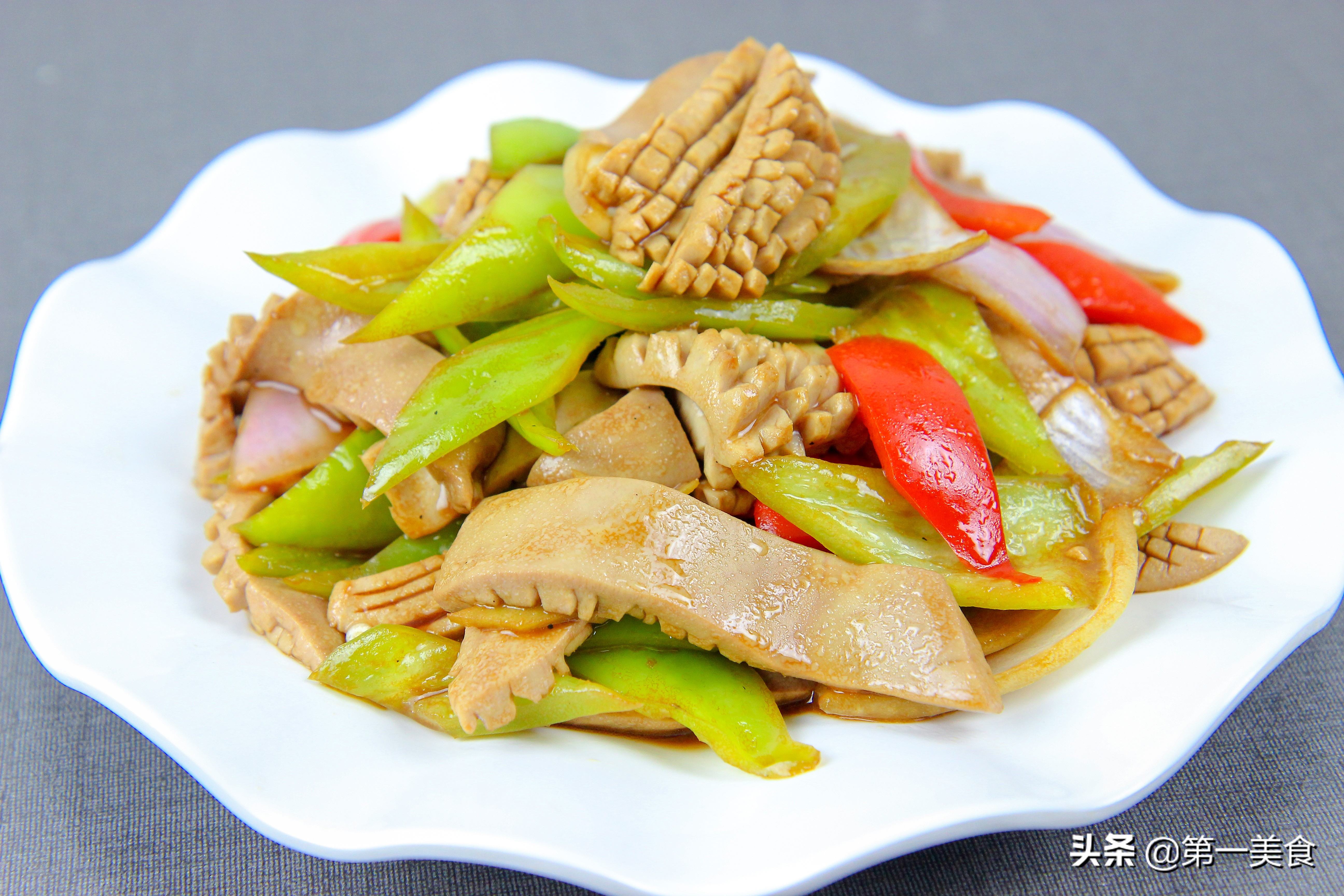 厨师长教你火爆腰花，腰花不腥不臊原来有决窍，这做法正确正宗