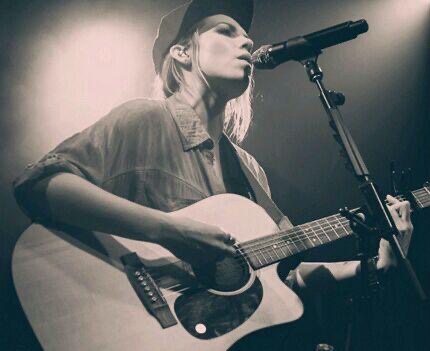 歌唱时声音怎样才能浑厚,唱歌的音色可以改变吗