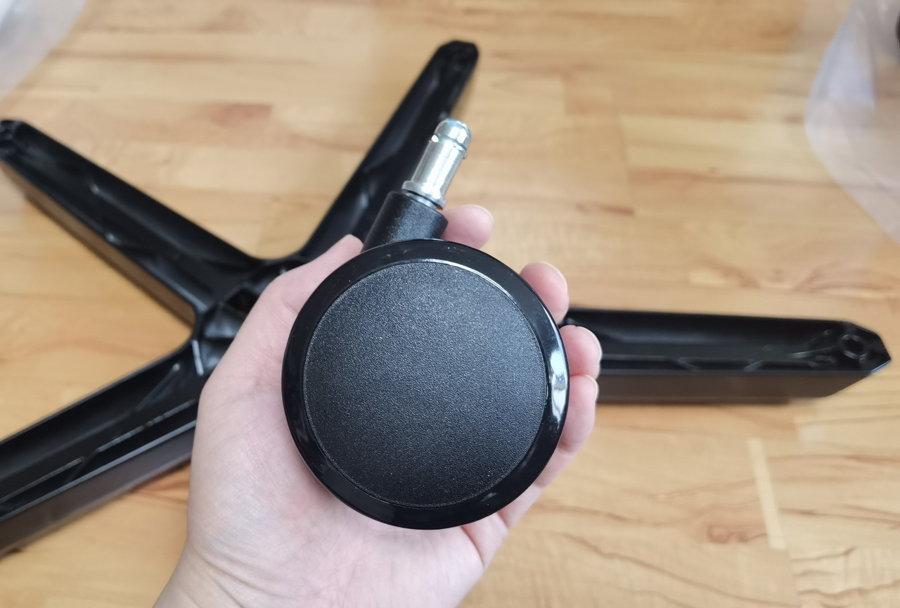 迪锐克斯dxracer电竞桌,甜品级显卡