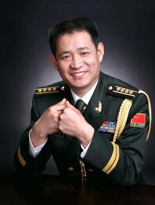 聂海胜：16岁丧父，曾想停学帮妈妈，被“逼”复学后边上学边打工