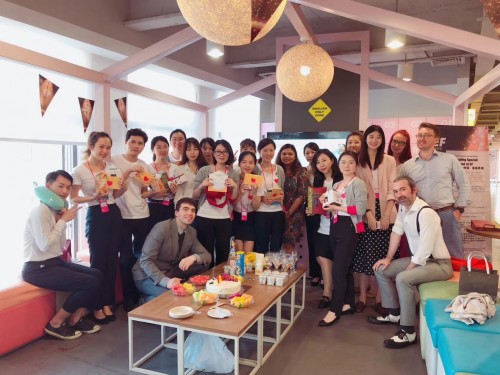 英孚教育庆祝微笑服务月为优质服务打造高光时刻