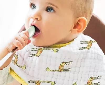 宝宝吐泡泡如何判断是不是肺炎,怎么判断宝宝吐泡泡是不是肺炎