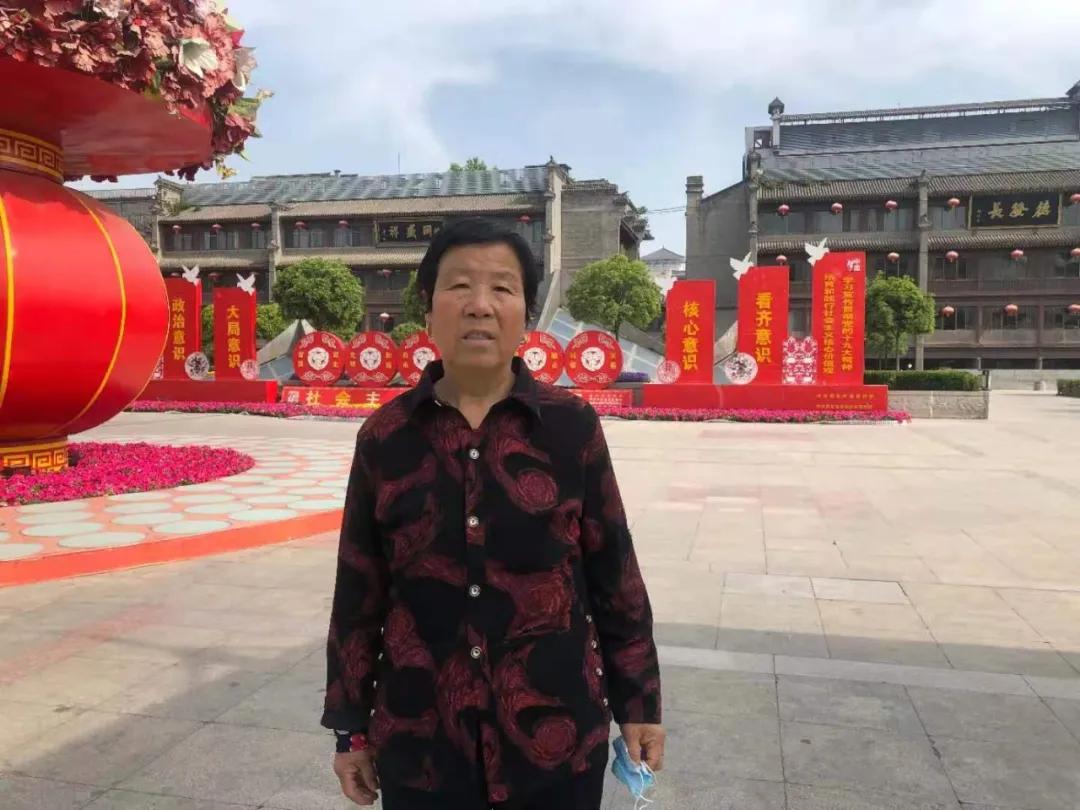 长成的华山.托就的佛