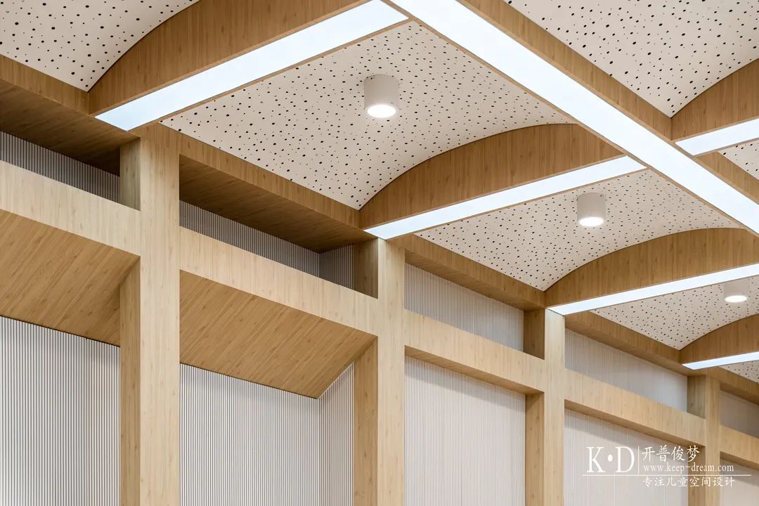 泉州金碧辉煌的幼儿园,泉州幼儿园空间设计效果图