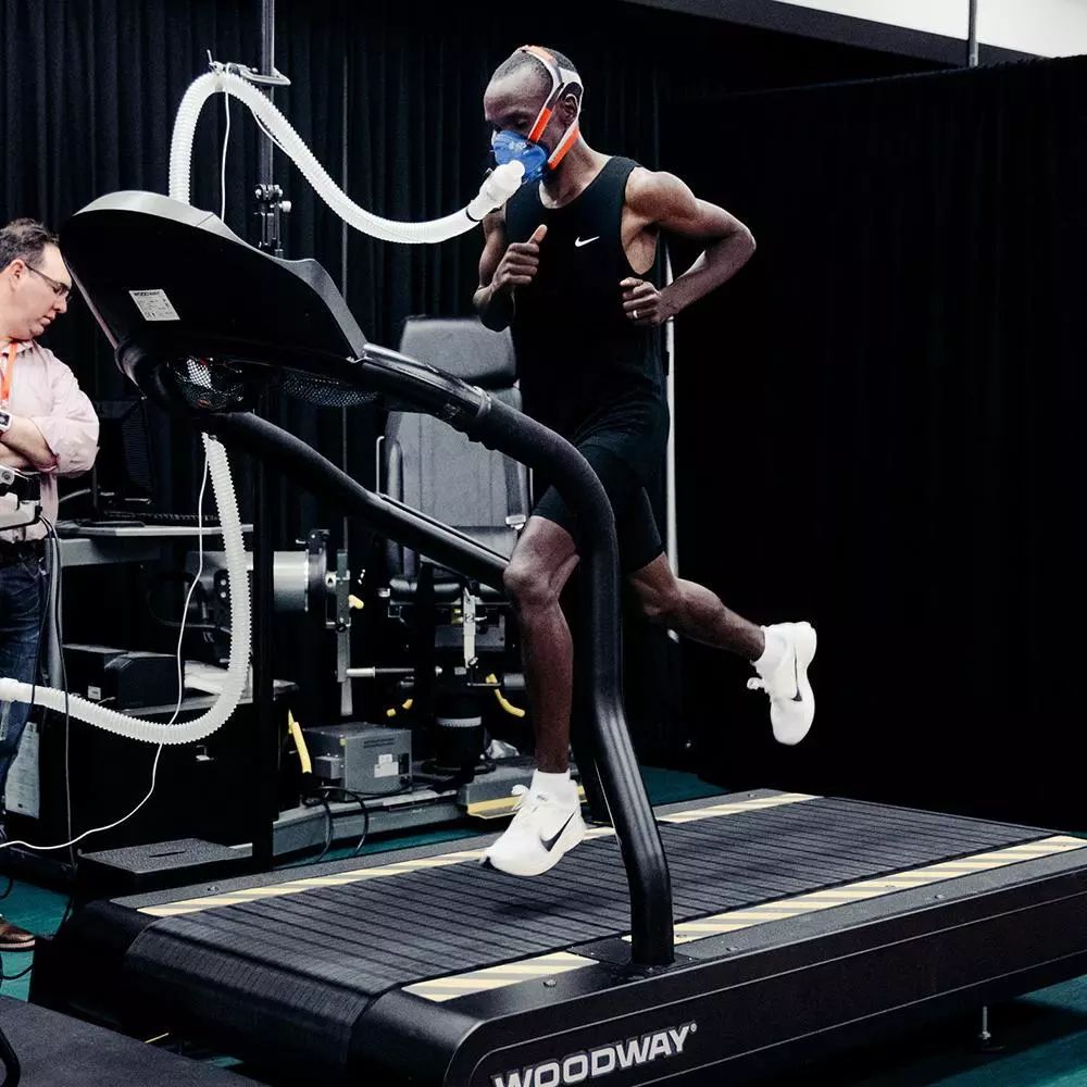 在跑步装备大卖的今天,著名压缩装备品牌SKINS竟然宣告破产