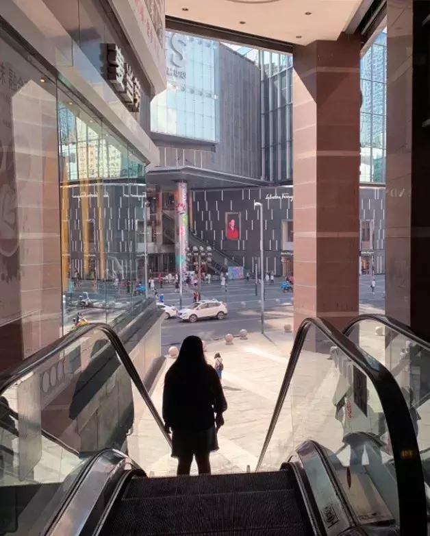 春熙路“铺王”跌落“异次元”