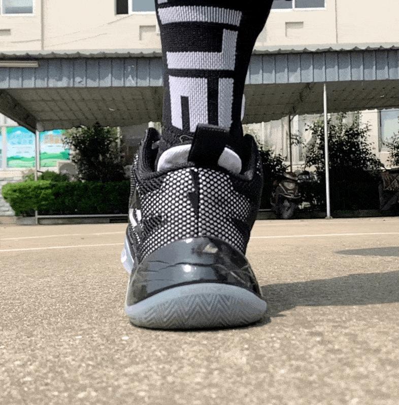 有可能是今年国产佳作之一，甚至可以去掉国产。匹克闪电2020简测