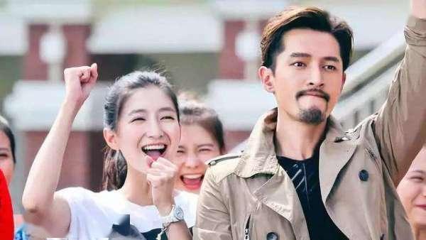 刘亦菲李易峰颁奖,李易峰刘亦菲纪念两周年