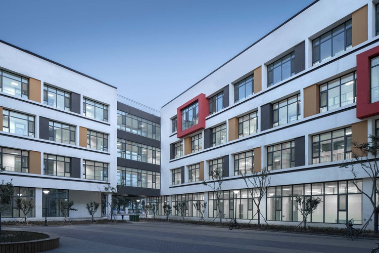 济阳新元学校布局,济阳新元学校南门