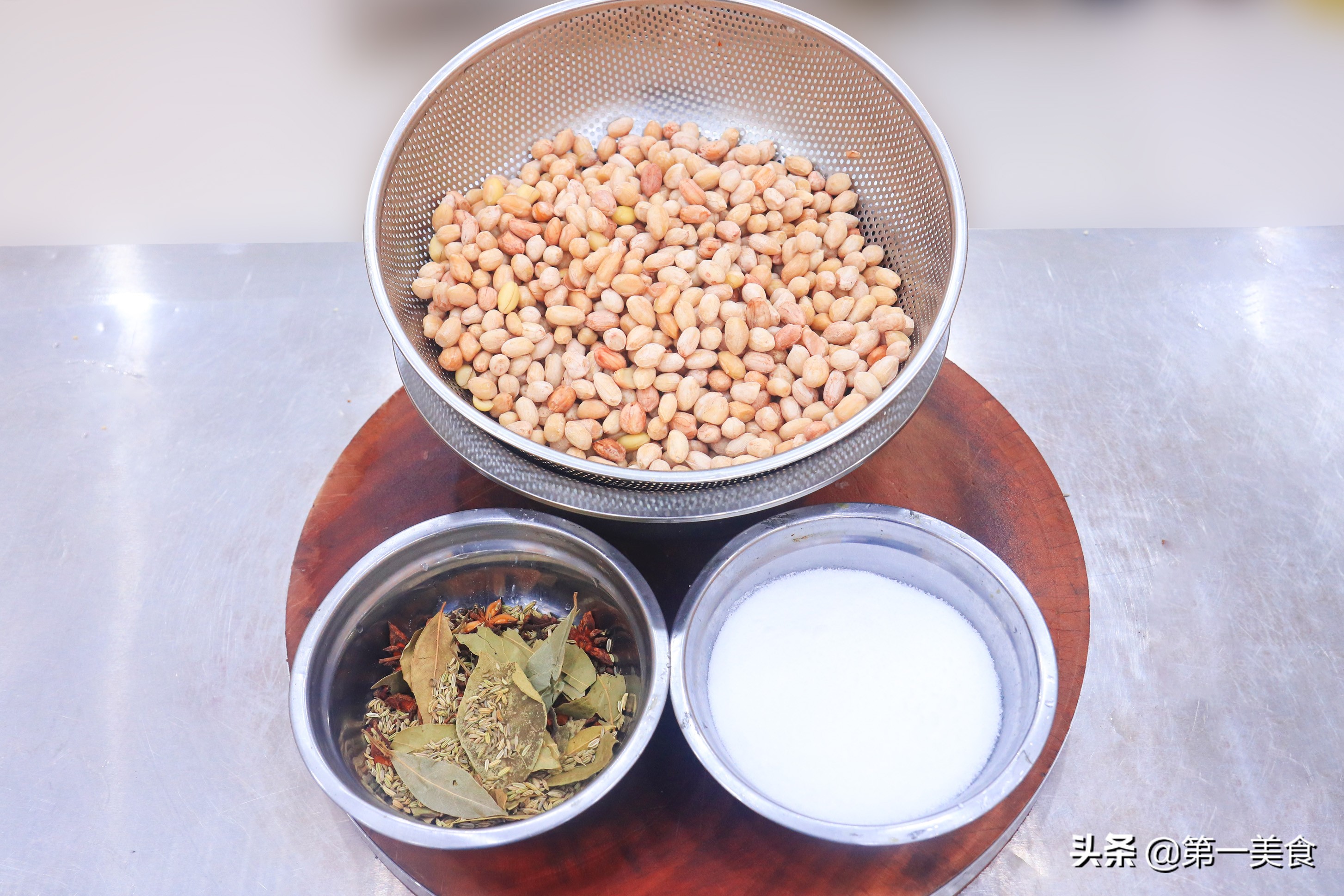 大厨五香酥脆花生米的做法,烤箱盐焗五香花生米简单做法