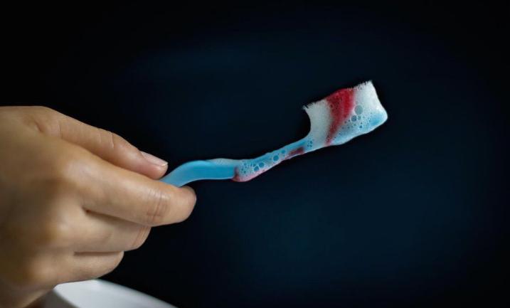 肝癌早期皮肤会出现红点吗,肝癌患者出现皮肤红色斑点