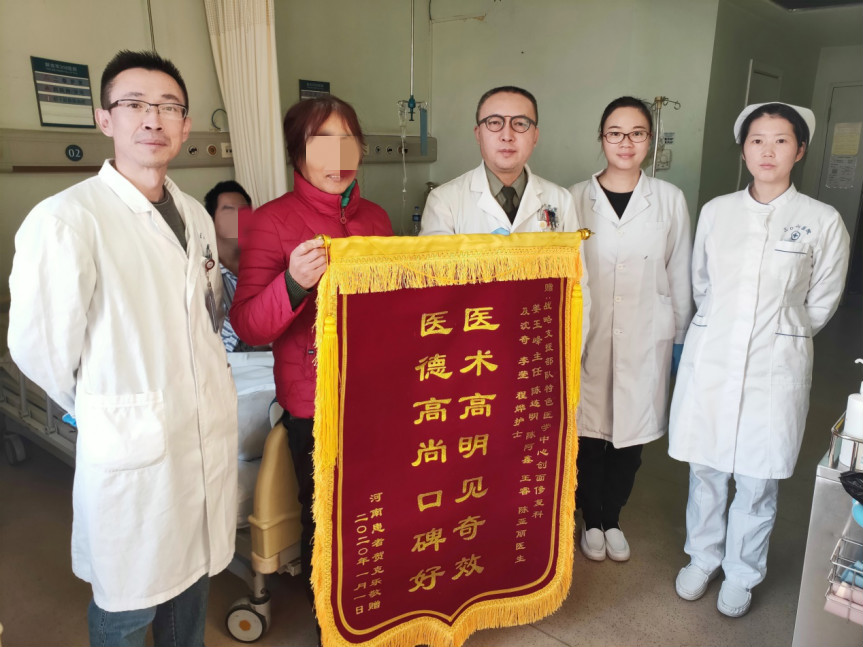 形容医生医术高明和医德高尚,医德高尚暖人心医术高明创奇迹