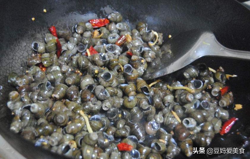 为什么你炒的螺蛳吸不出来？可能是这2步没有做好，吃起来超费嘴