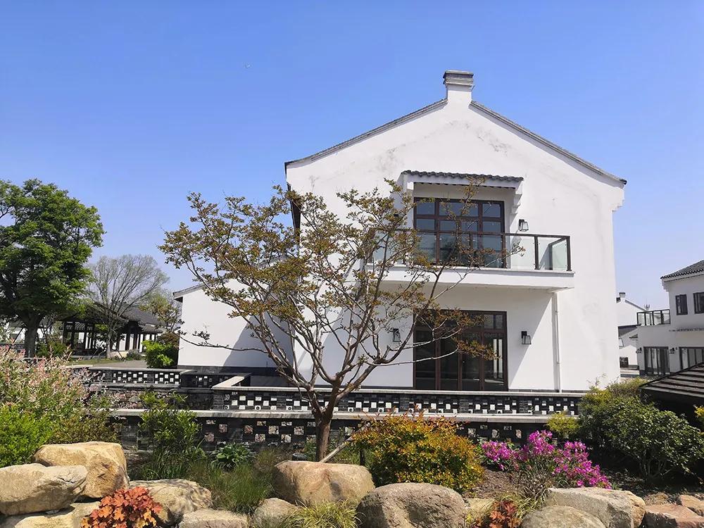 建现代别墅楼层高多少合适,乡村别墅楼层建多高合适呢