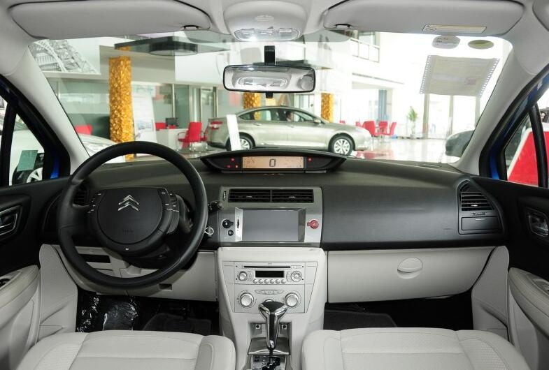 买雪铁龙世嘉好还是买polo好,13年的自动挡世嘉值得入手吗