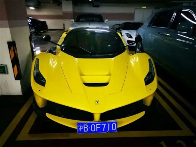 上海顶级豪车最多的小区，几千万的车都有，有几台都是同一个车主