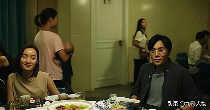 人生最可怕的事，是不知道身边躺着个张东升