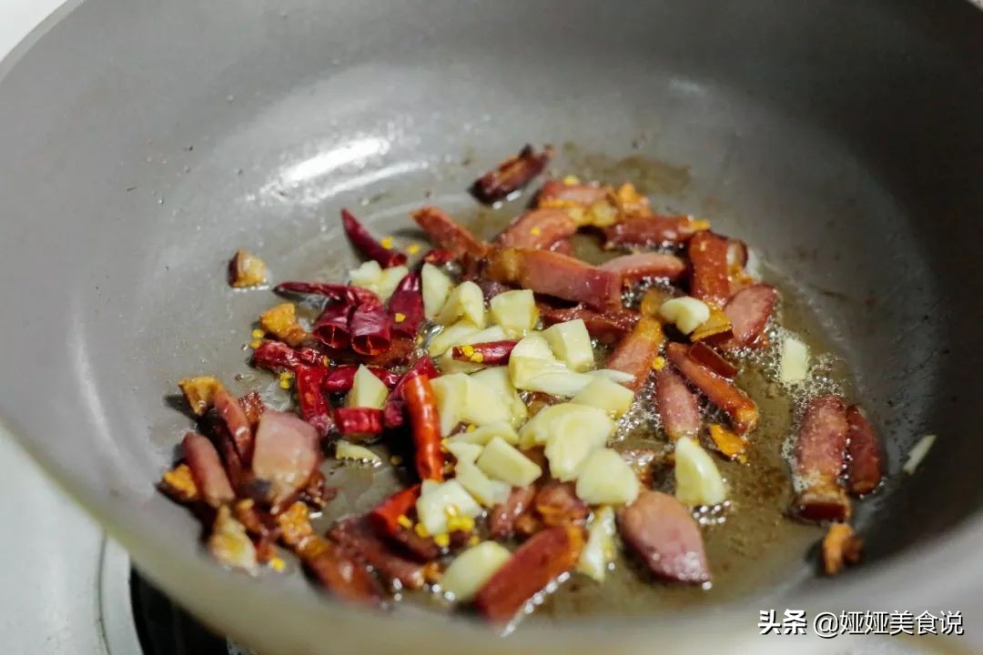 晚餐简单家常菜冬笋炒腊肉开胃菜,这才是竹笋炒腊肉真正的做法