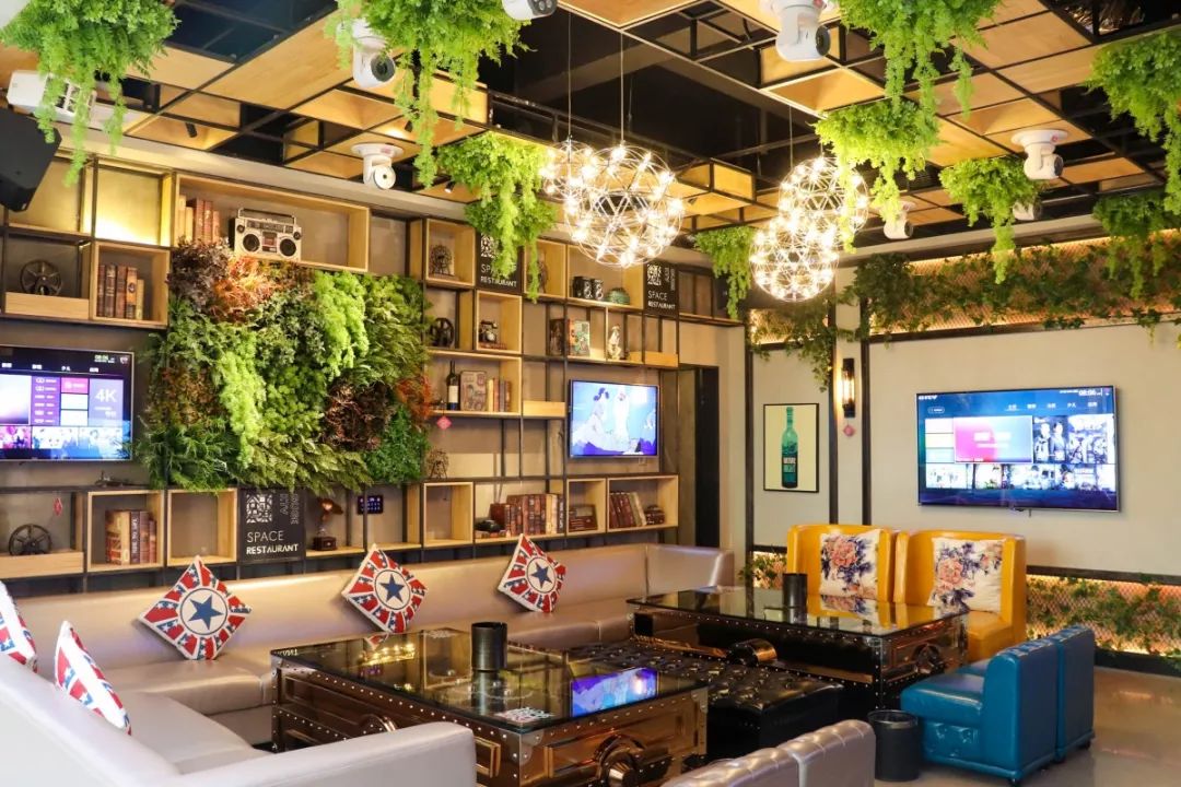 清远地标级KTV，坐拥网红时光隧道，还把热带雨林搬了过来