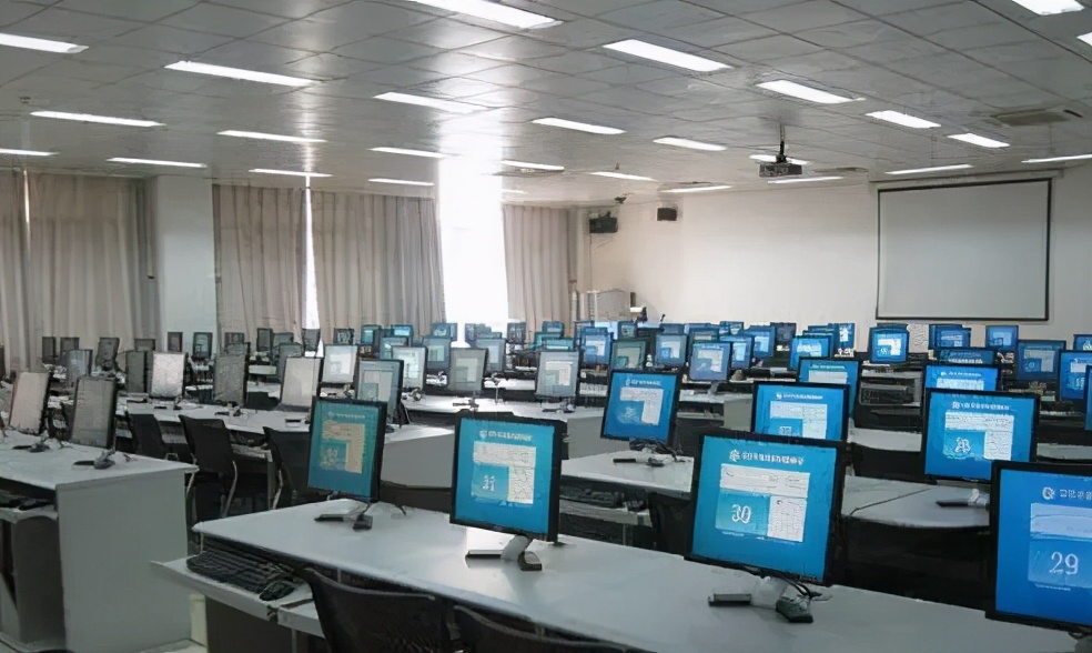 初级护师考试笔试还是机考,初级护师考试内容和护士一样吗