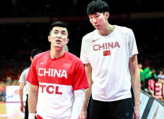 男篮曾逼FIBA修改规则，3中锋齐聚NBA，最近13年却只能依靠易建联