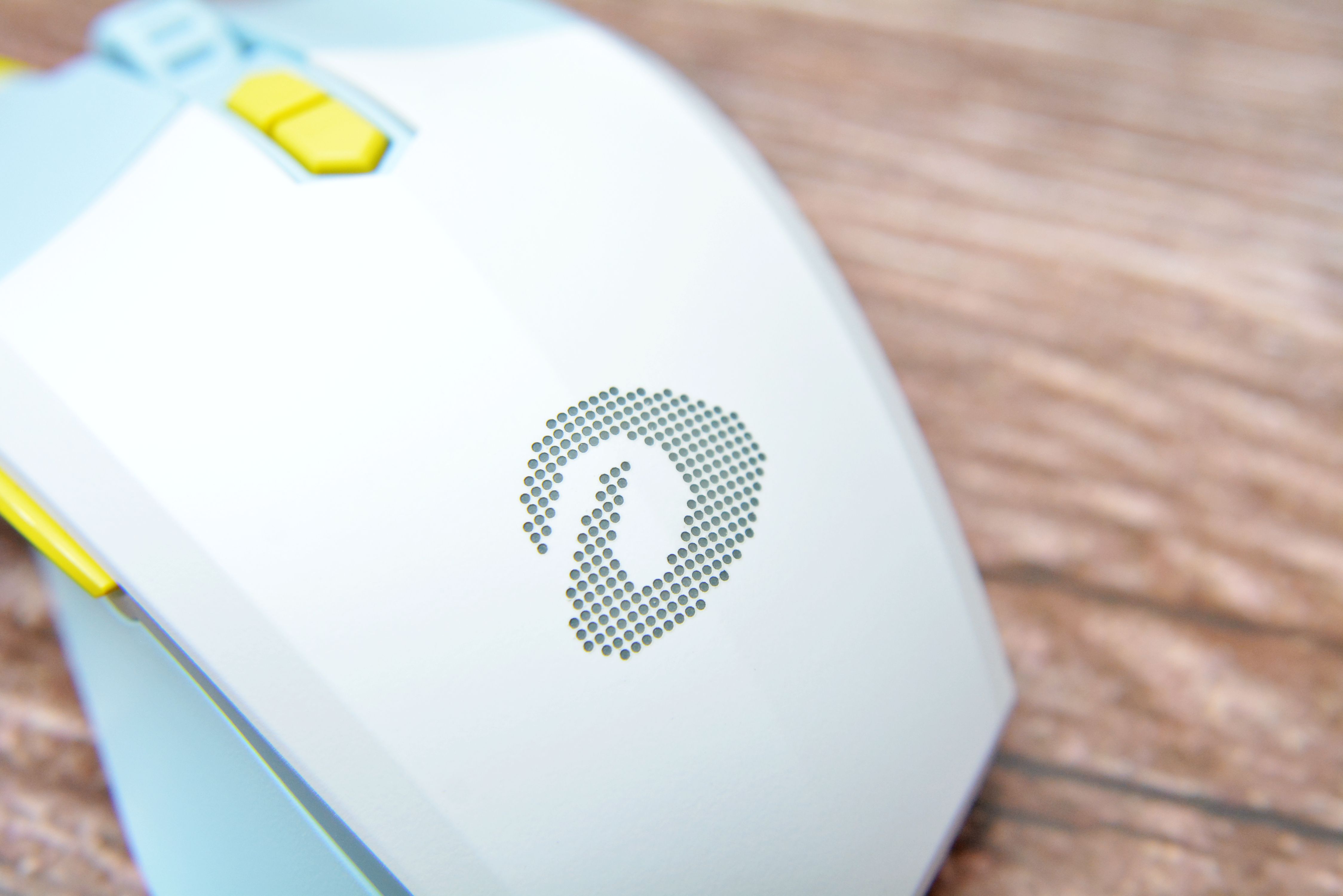 达尔优em910鼠标换微动,达尔优em910鼠标和雷蛇蝰蛇对比