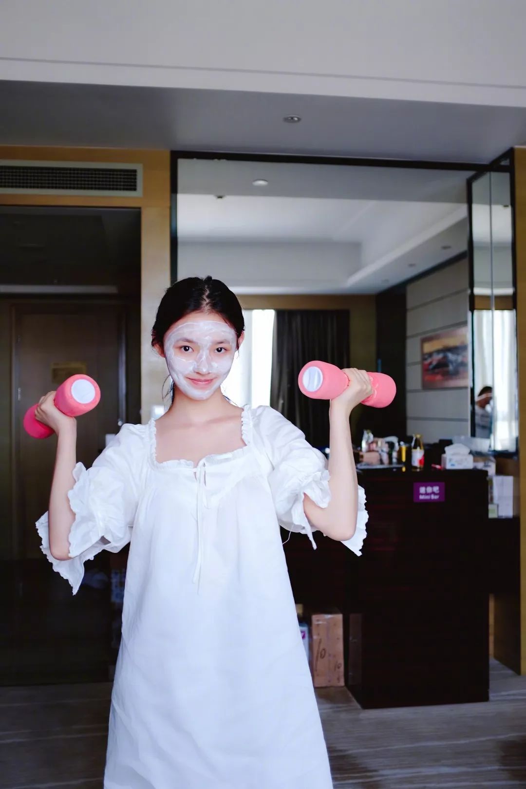 开直播、卖二手货、在线卸妆……明星接地气是吸粉还是掉价？