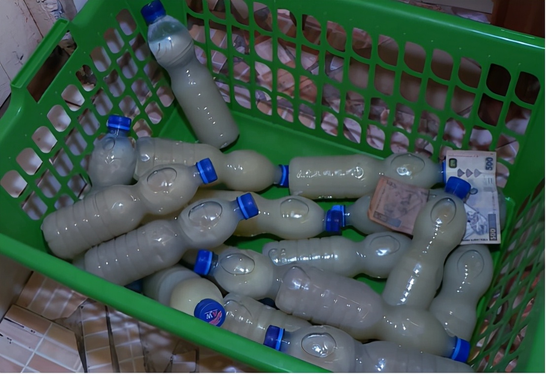 神奇的非洲饮料：柠檬水兑汽油卖100一瓶，天天被抢断货