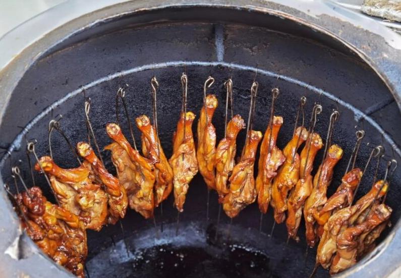 开封学校门口小吃,开封大姐卖小吃20多年300斤