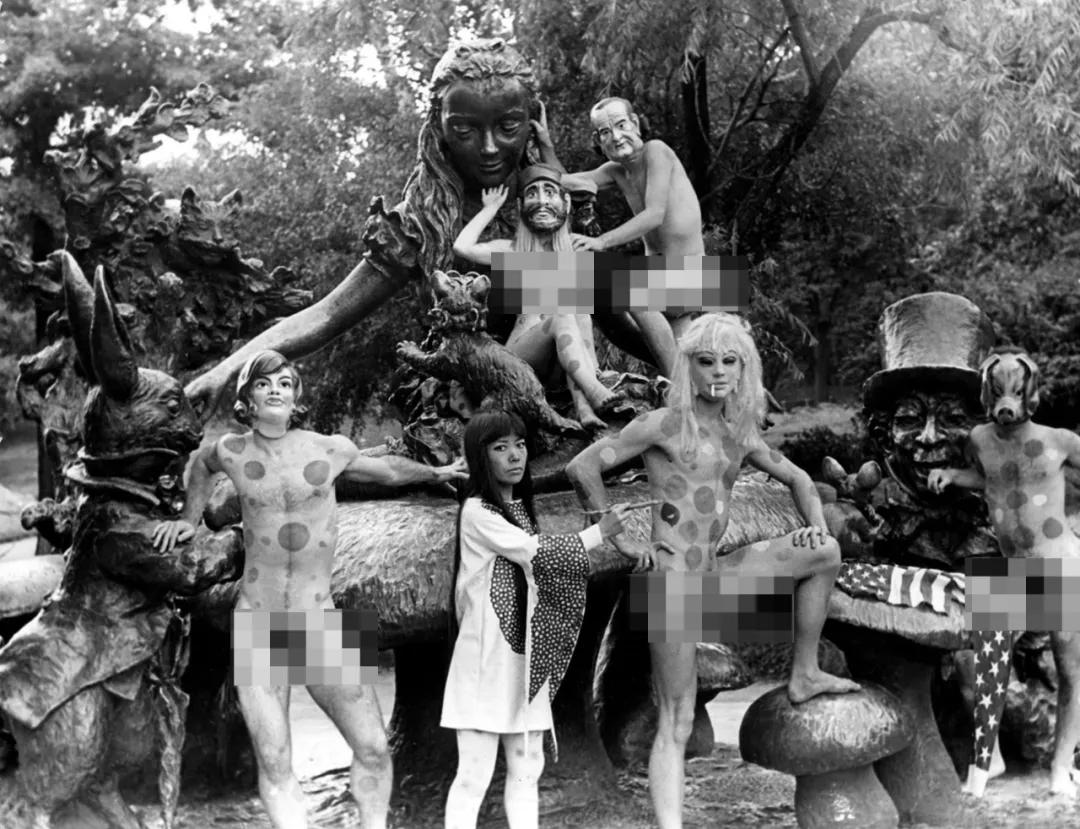 90岁女艺术家，身价几十亿，独居精神病院43年：艺术一半是情色，一半是幻想