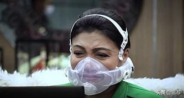 印尼*官高**夫人因戴超酷口罩引热议！价格达万元被质疑炫富