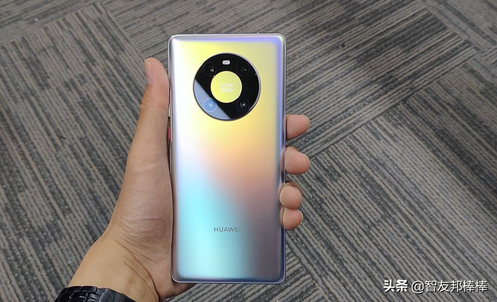 罗永浩带货华为mate40rs保时捷,罗永浩带货女助手是谁