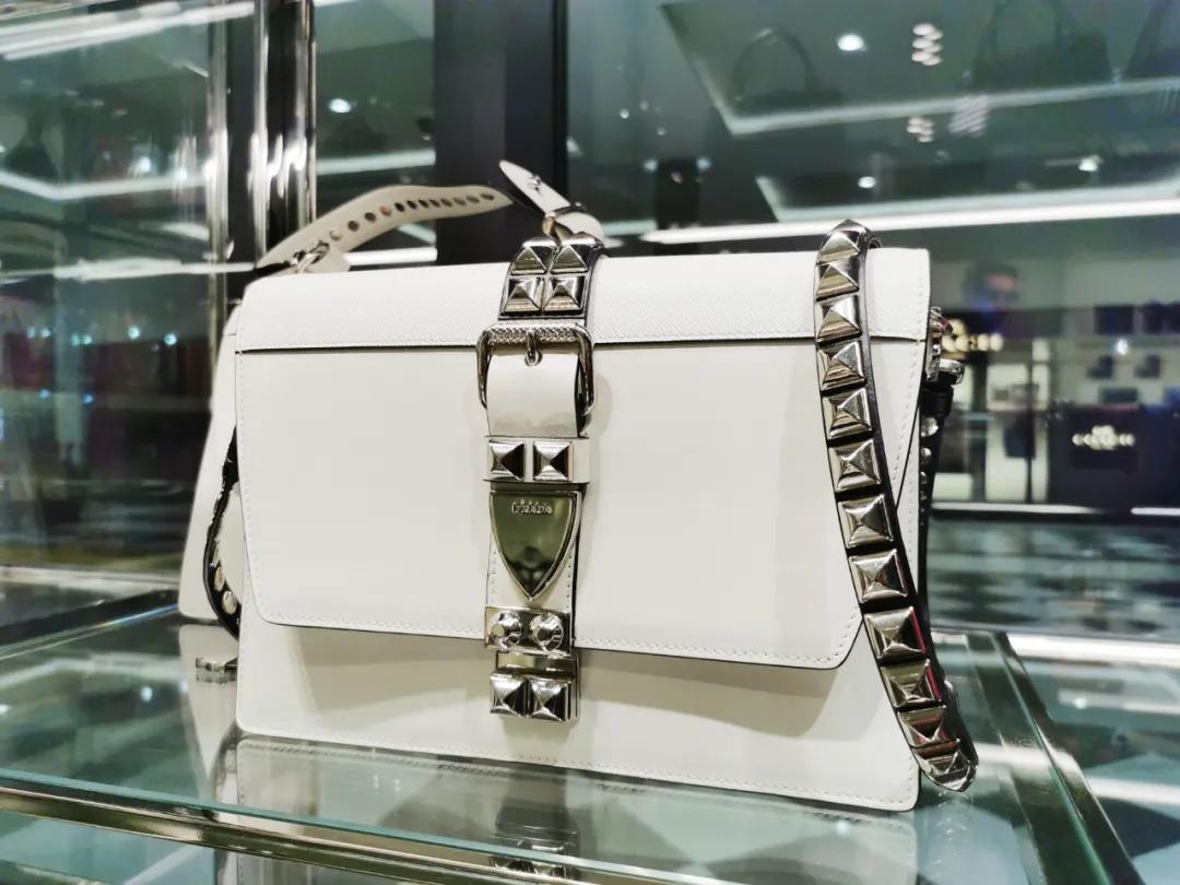 能拍大片还能淘到低价大牌，在这座意式小镇邂逅夏日浪漫