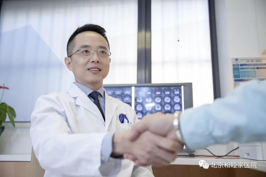 男孩双腿走路不稳是什么原因,突然头晕走路走不稳是怎么回事