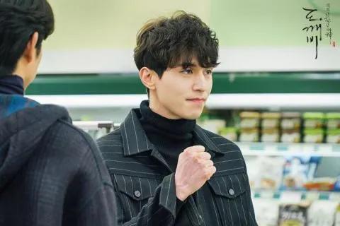 哪个男星演的狐狸精好看,长相最像狐狸精的演员