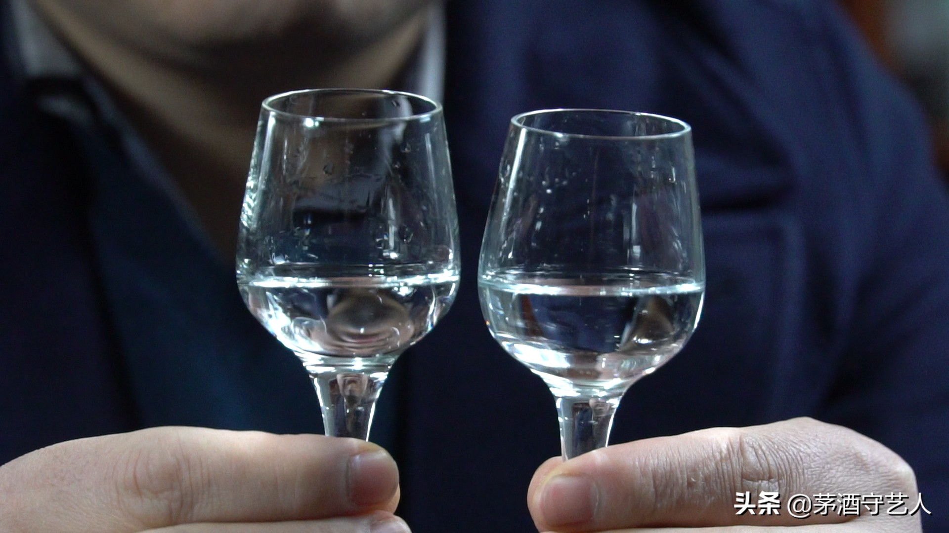 茅酒守艺人品酒,茅酒守艺人的酒测评坛子酒