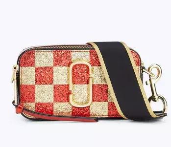 去年的包包配不上今年的自己,去年买的包已经配不上今年的你了