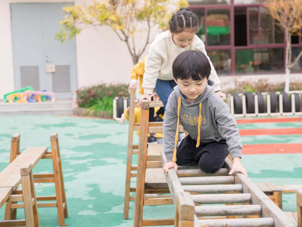 孙女幼儿园被挠，奶奶做法连老师都佩服