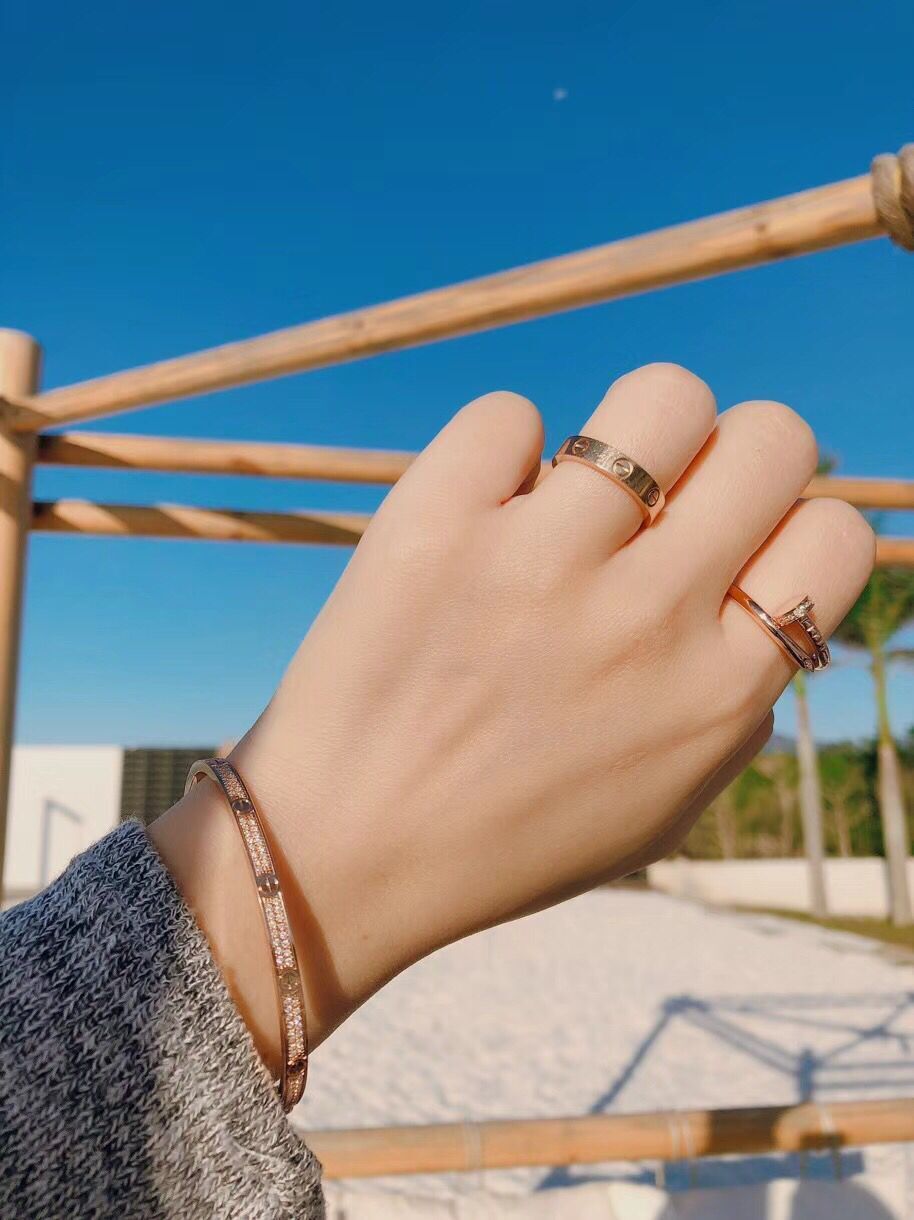 卡地亚love手镯满天星黑陶瓷,卡地亚满天星戒指手镯