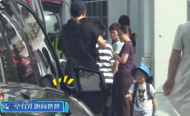 张杰谢娜同框只能看见侧脸,张杰谢娜一家四口的第一次同台