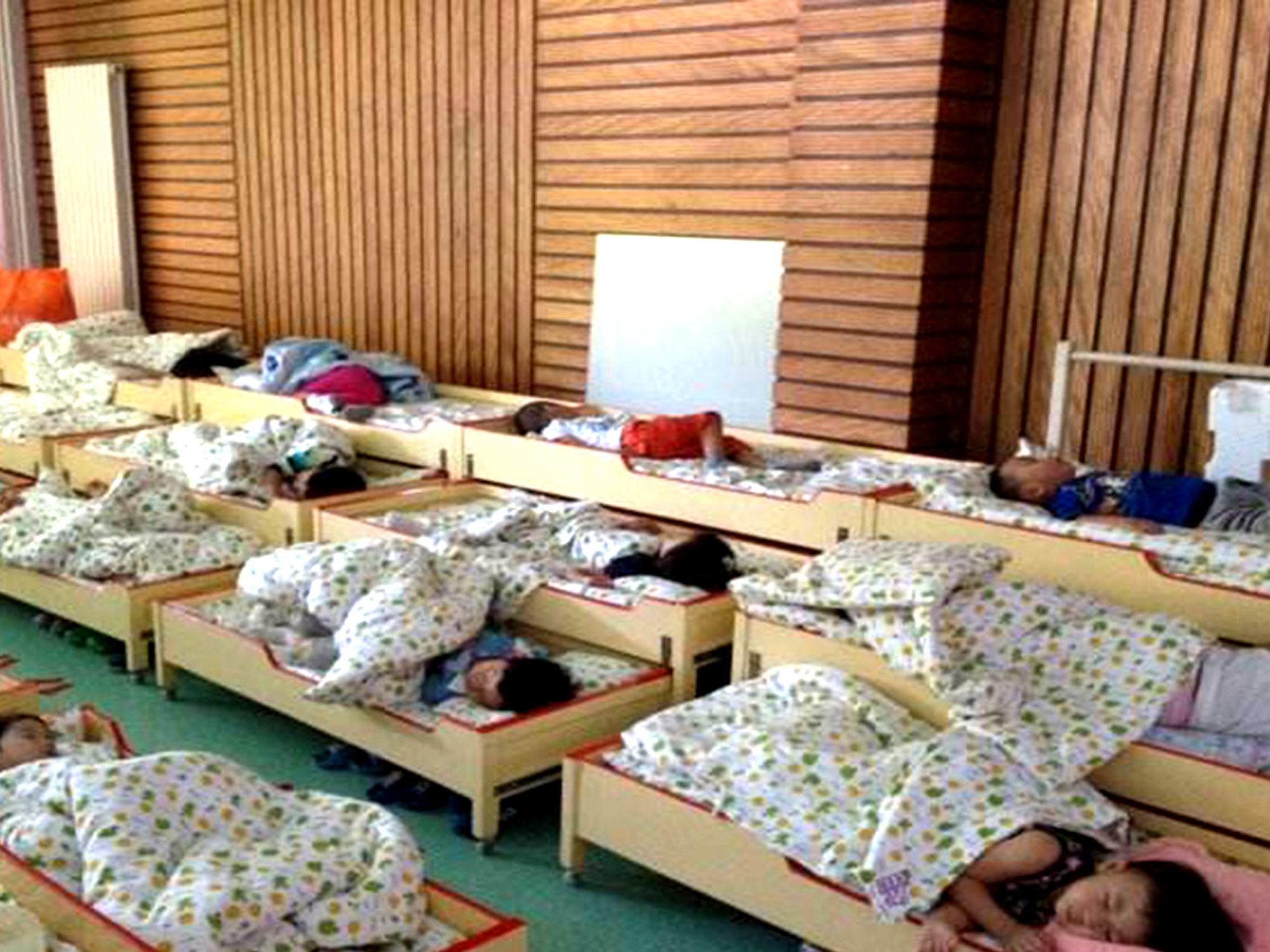 孩子说不想上幼儿园睡午觉怎么办,家长如何安抚刚上幼儿园宝宝情绪